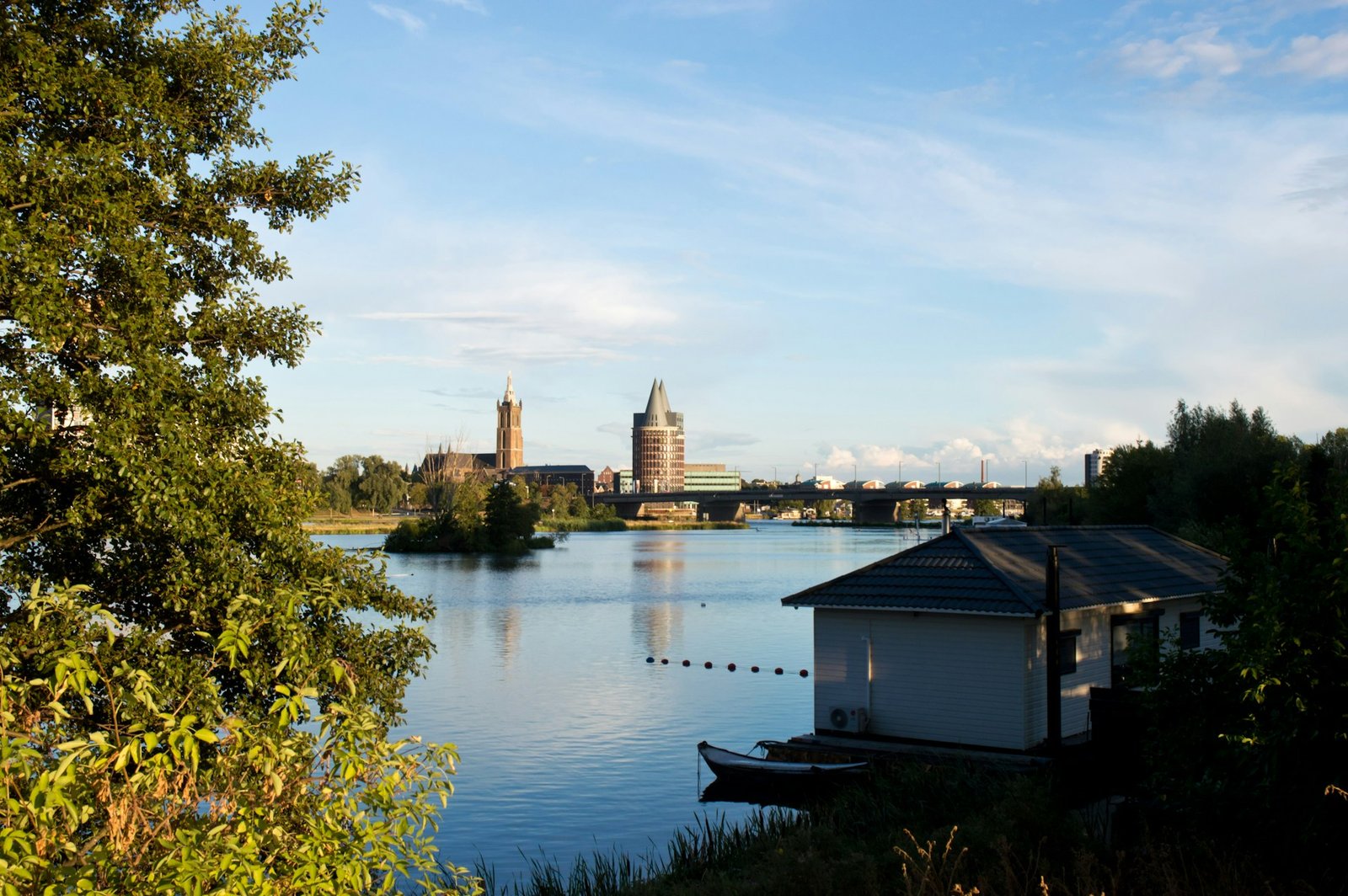 Roermond Ontdekken: Stad Van Water En Winkelplezier